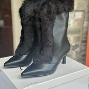 Elegant Black Fur-Trimmed Women's Boots